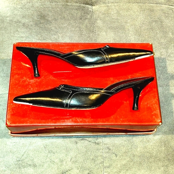 EUC COLE HAAN CITY BLACK LEATHER SLIP-ON MULES POINTED TOE 2½" KITTEN HEELS 6½B - Picture 10 of 14